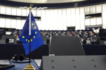 Флаг ЕС в зале заседаний Европейского парламента в Страсбурге