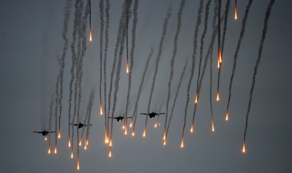 Самолеты в небе над полигоном в Минской области во время совместных стратегических учений Белоруссии и России "Запад-2017"