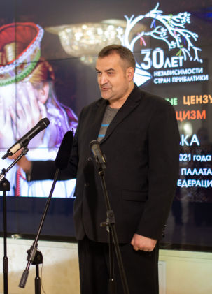 Гедрюс Грабаускас во время выставки «30 лет независимости Прибалтики. Политзаключенные. Цензура. Неонацизм» в Общественной палате РФ, 26 октября 2021