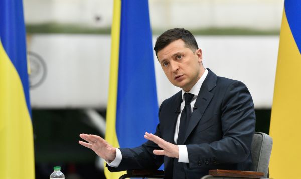 Президент Украины Владимир Зеленский Президент Украины Владимир Зеленский во время пресс-конференции по итогам двух лет пребывания в должности главы государства на территории авиационного завода "Антонов"