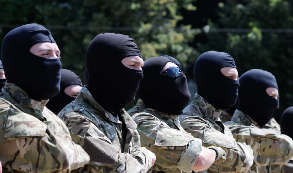 Бойцы батальона “Азов” принимают присягу на верность Украине на Софийской площади в Киеве перед отправкой на Донбасс Бойцы батальона “Азов” принимают присягу на верность Украине на Софийской площади в Киеве перед отправкой на Донбасс