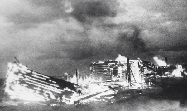 Горящая деревня, Белорусская ССР, 1942 год