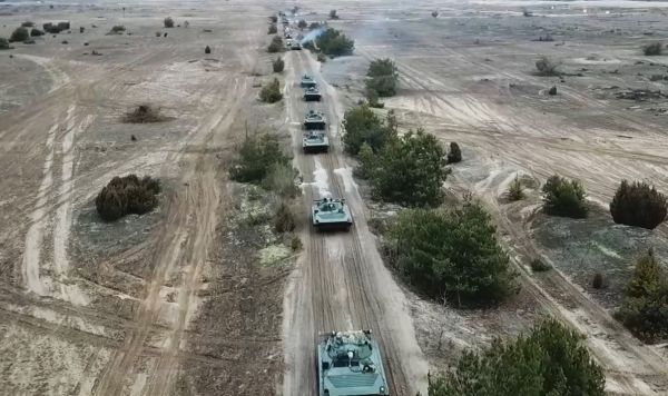 Боевые машины пехоты (БМП-2) во время совместных российско-белорусских учений "Союзная решимость"