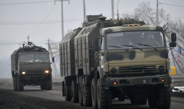 Грузовики на шоссе возле границы с Украиной в Белгородской области