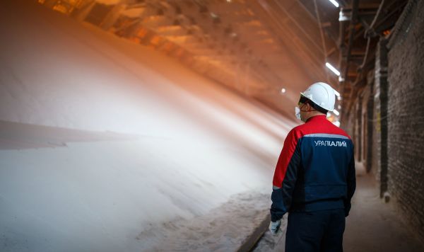 Калийные удобрения на складе готовой продукции на Сильвинитовой обогатительной фабрике "Уралкалий"