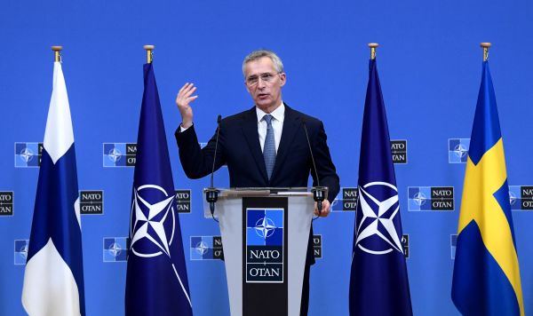 Генеральный секретарь НАТО Йенс Столтенберг на пресс-конференции после переговоров с главами МИД Швеции и Финляндии, Брюссель, 24 января 2022 год