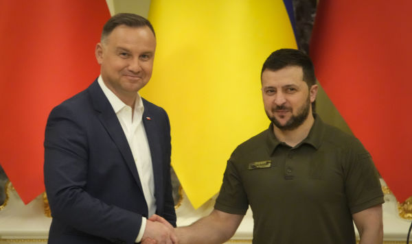 Президент Украины Владимир Зеленский (справа) и президент Польши Анджей Дуда во время пресс-конференции после встречи в Киеве, Украина, 22 мая 2022 года