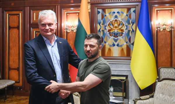Президент Литвы Гитанас Науседа и президент Украины Владимир Зеленский во время встречи в Киеве, 28 июля 2022 Президент Литвы Гитанас Науседа и президент Украины Владимир Зеленский во время встречи в Киеве, 28 июля 2022