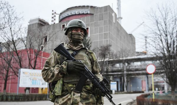 Военнослужащий РФ на территории Запорожской атомной электростанции