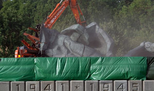 Работы по демонтажу памятника Освободителям Риги, 24 августа 2022