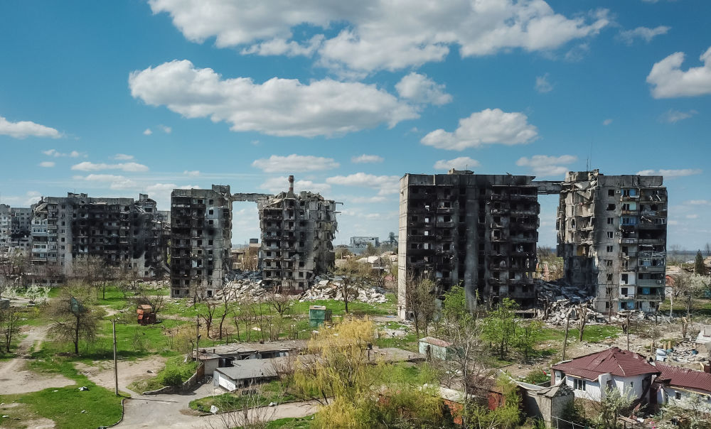 Разрушенные дома в Левобережном районе Мариуполя