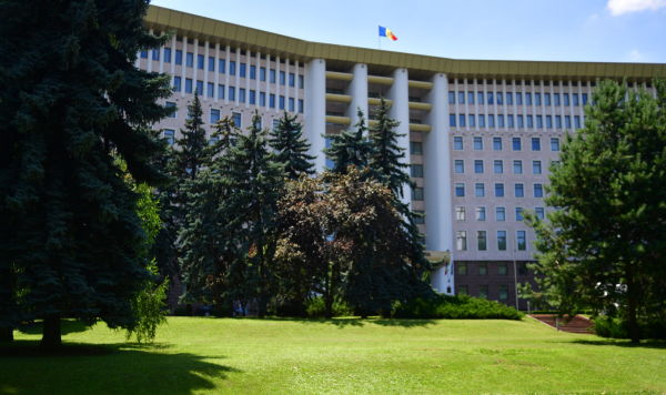 Здание парламента Молдавии в Кишиневе Здание парламента Молдавии в Кишиневе