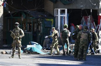Военнослужащие на площади Бакинских комиссаров в Куйбышевском районе Донецка, 19 сентября 2022