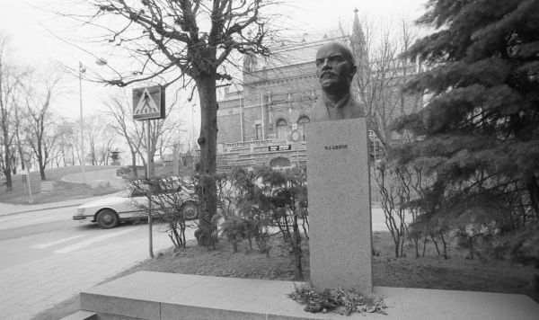 Памятник В. И. Ленину в Турку, Финляндия Памятник В. И. Ленину в Турку, Финляндия