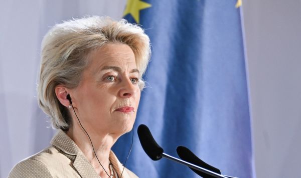 Неформальный саммит ЕС в Чехии Председатель Европейской комиссии Урсула фон дер Ляйен во время пресс-подхода по итогам встречи на неформальном саммите ЕС в Праге