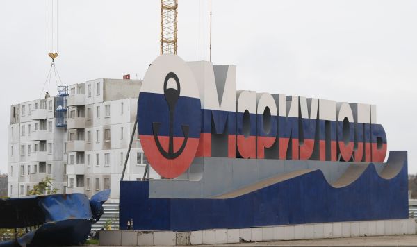 Строительство жилого дома на одной из улиц Мариуполя Строительство жилого дома на одной из улиц Мариуполя