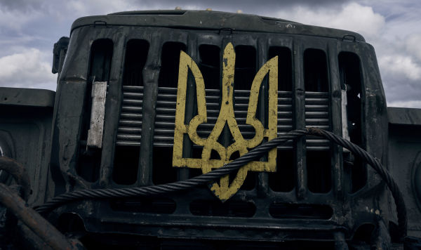 Государственный герб Украины на военном грузовике