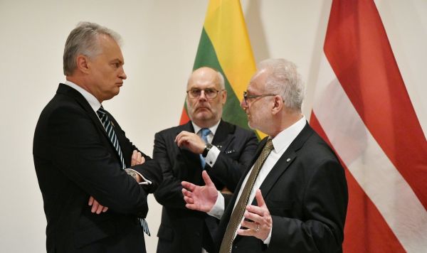 Президент Эстонии Алар Карис, президент Латвии Эгилс Левитс и президент Литвы Гитанас Науседа Президент Эстонии Алар Карис, президент Латвии Эгилс Левитс и президент Литвы Гитанас Науседа