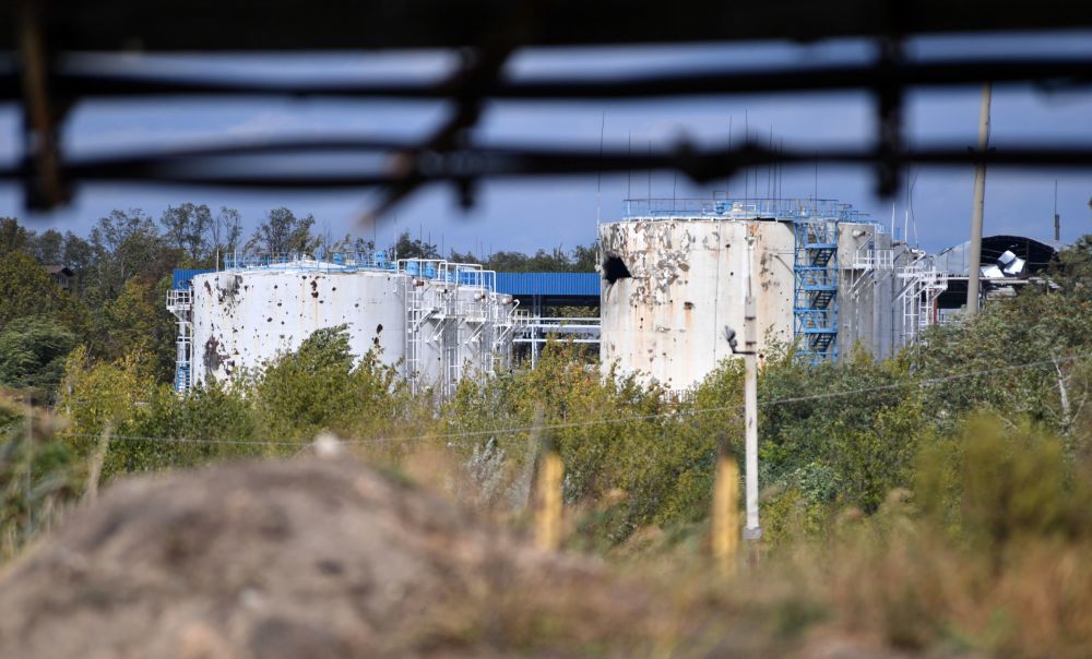 Пострадавших от обстрелов ВСУ Лисичанский НПЗ