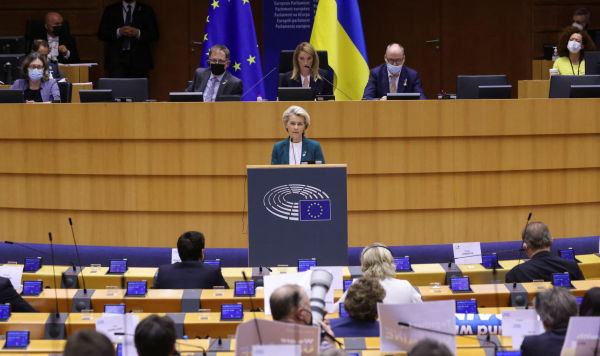 Урсула фон Дер Ляйен выступает на специальной сессии Европейского парламента по событиям на Украине, Брюссель, Бельгия, 1 марта 2022 года Урсула фон Дер Ляйен выступает на специальной сессии Европейского парламента по событиям на Украине, Брюссель, Бельгия, 1 марта 2022 года