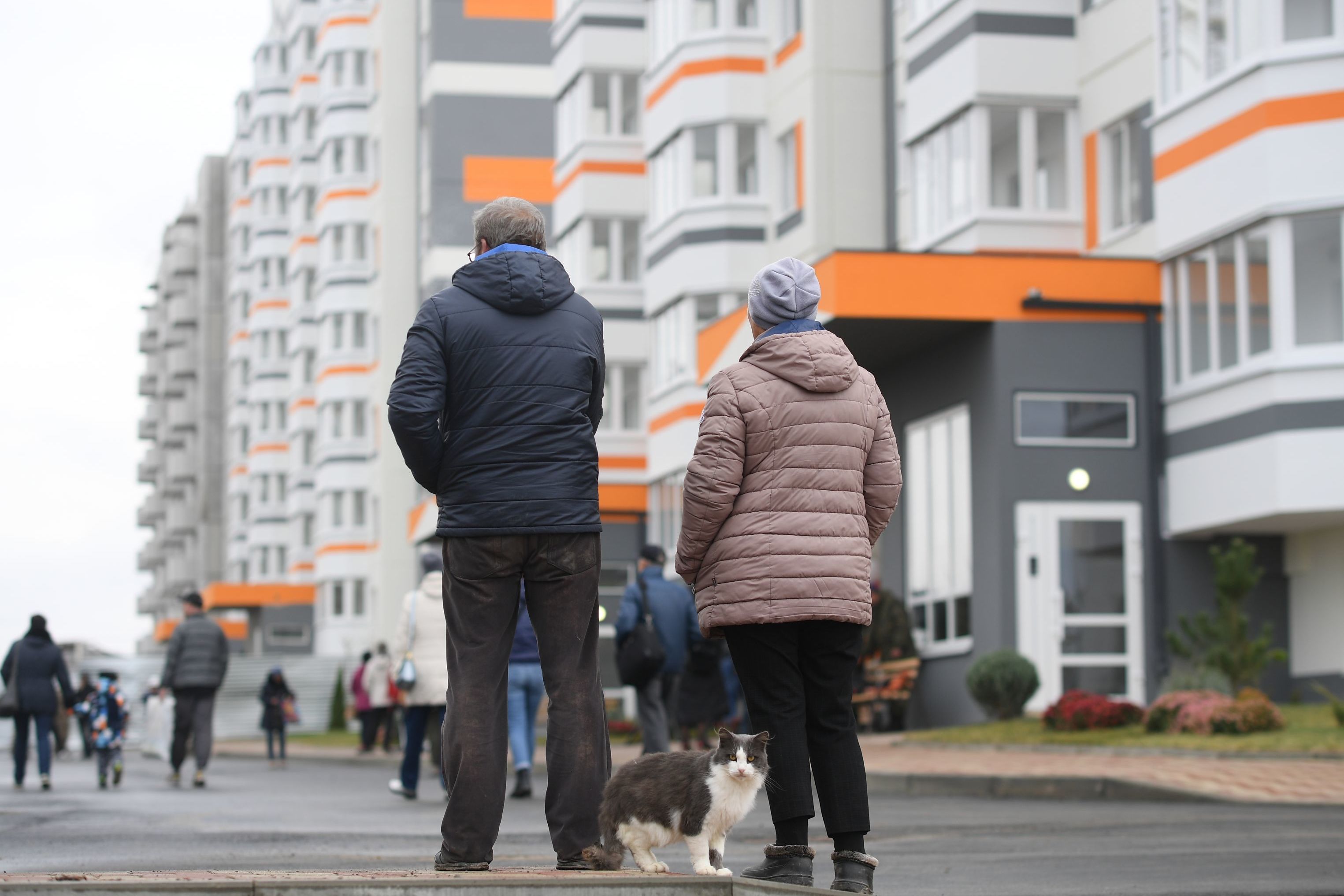 Жители новых квартир в районе "Черемушки" города Мариуполя