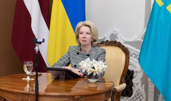 Министер обороны Латвии Инара Мурниеце