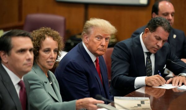Дональд Трамп предстает перед Манхэттенским уголовным судом в Нью-Йорке, 4 апреля 2023 года