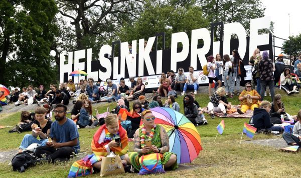 Helsinki Pride в парке в Хельсинки, Финляндия, 29 июня 2019 года Helsinki Pride в парке в Хельсинки, Финляндия, 29 июня 2019 года