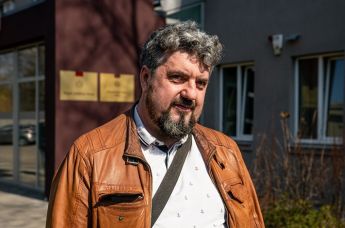 Владимир Дорофеев у здания суда, 11 апреля 2023