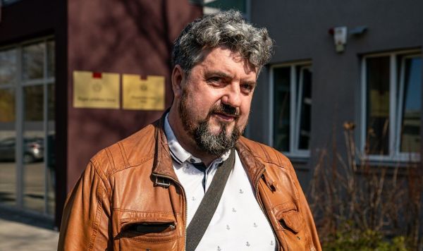 Владимир Дорофеев у здания суда, 11 апреля 2023