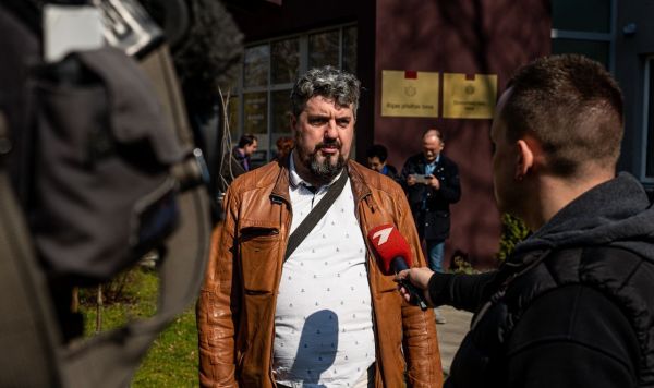 Владимир Дорофеев у здания суда, 11 апреля 2023