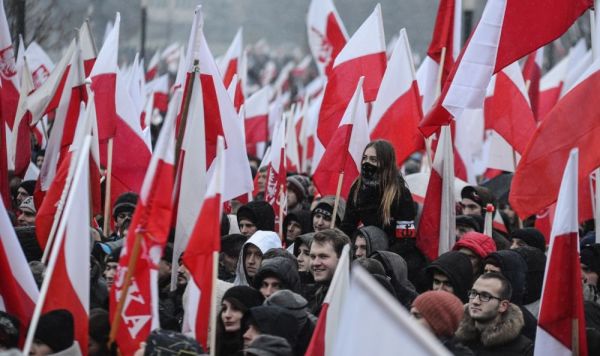 Под флагами Польши. Под флагами Польши.