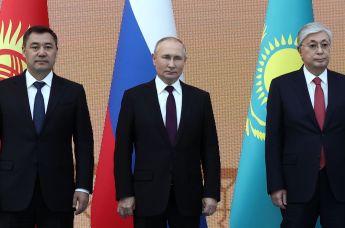 Президент Киргизии Садыр Жапаров, президент РФ Владимир Путин и президент Казахстана Касым-Жомарт Токаев во время саммита "Россия - Центральная Азия" в Астане, 14 октября 2022