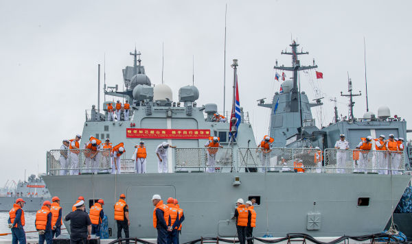 Корабли ВМС Китая прибыли во Владивосток после совместных российско-китайских учений