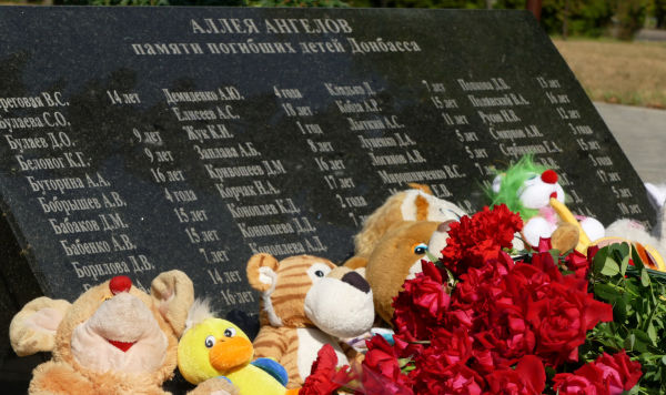 Акция в Донецке в память о детях, погибших в ходе конфликта на юго-востоке Украины Акция в Донецке в память о детях, погибших в ходе конфликта на юго-востоке Украины