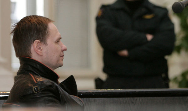 Константин Никулин перед началом процесса над ним в областном суде Вильнюса, 22 октября 2009 года Константин Никулин перед началом процесса над ним в областном суде Вильнюса, 22 октября 2009 года