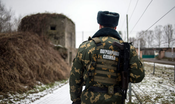 Белорусский пограничник на белорусско-польской границе