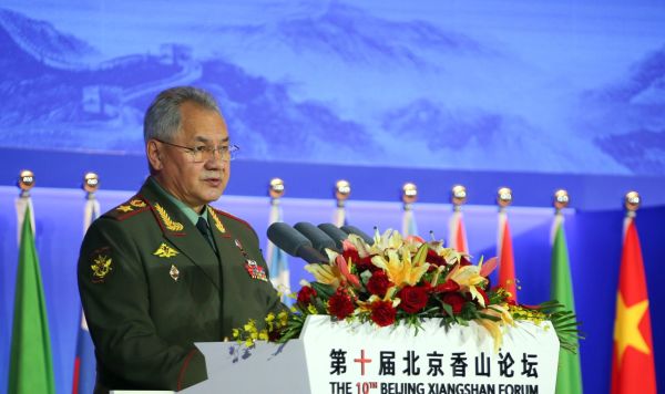 Министр обороны РФ Сергей Шойгу выступает на X Пекинском Сяншаньском форуме.