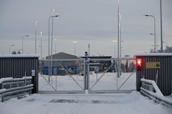 Закрытые ворота на международной пограничной станции Раджа-Йосеппи, Финляндия, 24 ноября 2023 