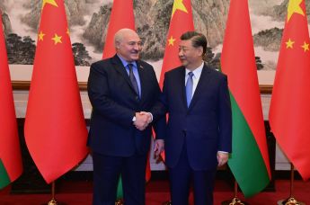 Президент Белоруссии Александр Лукашенко на встече с председателем КНР Си Цзиньпином в правительственной резиденции Дяоюйтай в Китае, 4 декабря 2023