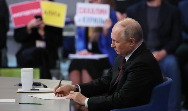 Президент РФ Владимир Путин проводит совместную "прямую линию" с гражданами и большую пресс-конференцию с журналистами в Гостином дворе, Москва, Россия, 14 декабря 2023