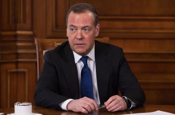 Заместитель председателя Совбеза РФ Дмитрий Медведев дал интервью российским СМИ