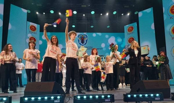 Музыкально-хоровой театр-студия "Рапсодия" на  Минском международном детском театральном форуме "Шаги"