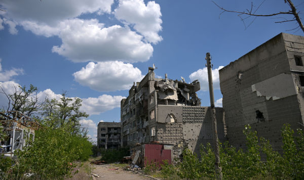 Пострадавший в ходе боевых действий поселок Тошковка в ЛНР