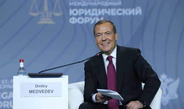 Заместитель председателя Совета безопасности РФ Дмитрий Медведев 