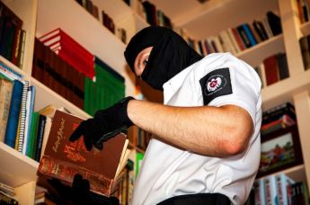 Обыск СГБ Латвии в квартире Татьяны Жданок