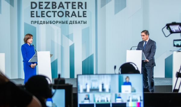 Президент Молдавии Майя Санду и экс-генпрокурор, кандидат в президенты Молдавии Алекcандр Стояногло участвуют в предвыборных дебатах