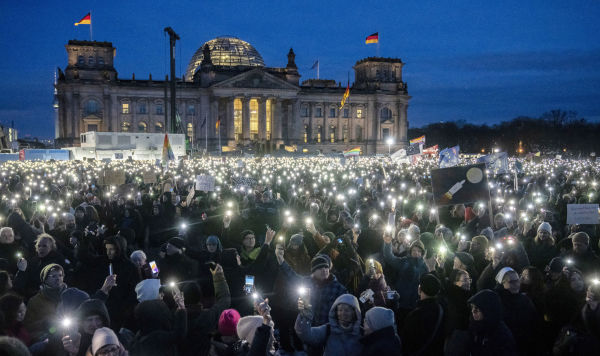 Протест у здания бундестага в Берлине против партии "Альтернатива для Германии" Протест у здания бундестага в Берлине против партии "Альтернатива для Германии", 21 января 2024 г.