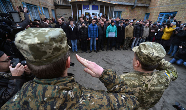 Четвертая волна мобилизации в украинскую армию Призывники в украинскую армию на одном из призывных пунктов в Киеве