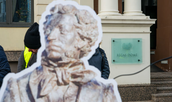 Митинг в защиту памятника Пушкину в Риге Митинг в защиту памятника Пушкину в Риге